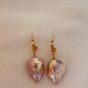 Natural baroque earrings